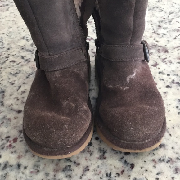 Girls Ugg Boots - Picture 2 of 7